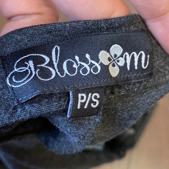 Blossom Women’s Small Grey Straight Leg Pant with Faux Front Zippered Pockets - Picture 5 of 6